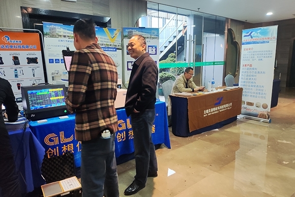 為客戶(hù)介紹我司產(chǎn)品